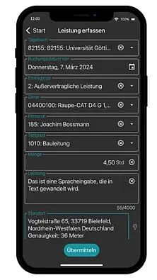 Smartphone zeigt die AppOne-Oberfläche zur mobilen Leistungserfassung mit Projektzuordnung, Zeitraum und Tätigkeitsbeschreibung auf der Baustelle